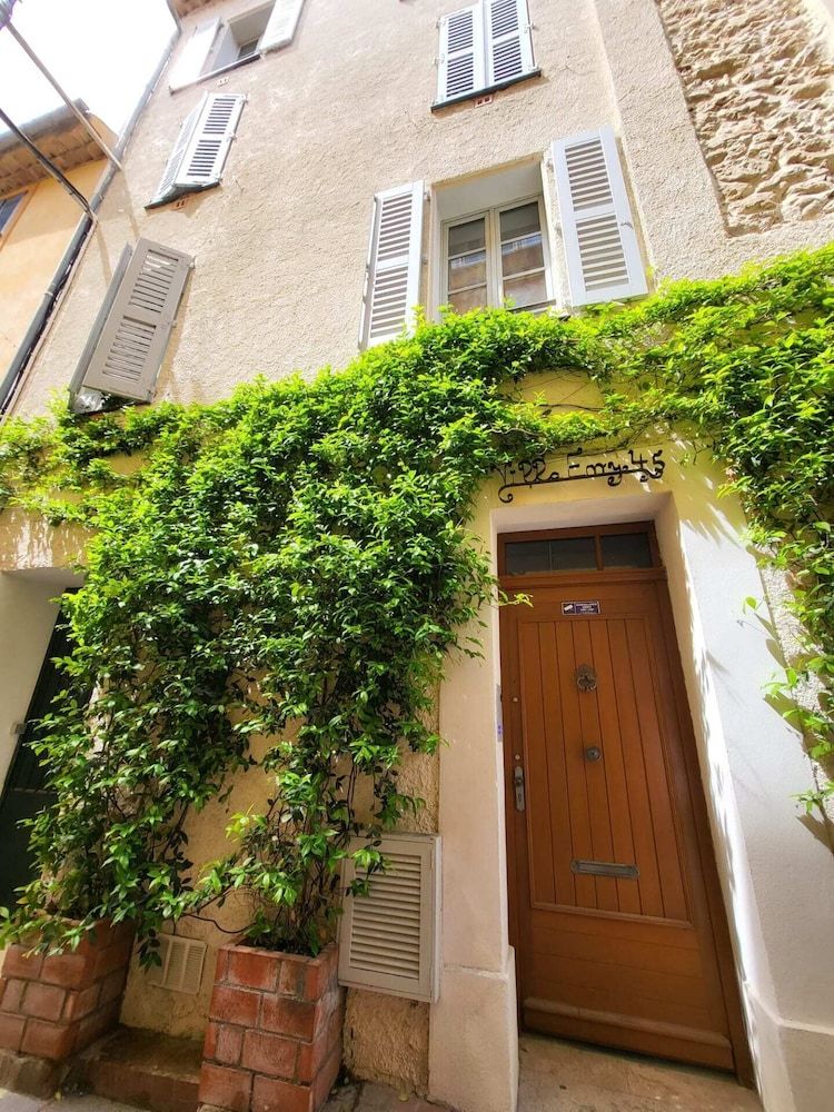 undefined Great brand new 1 bedroom apartment in the center of old Antibes 5