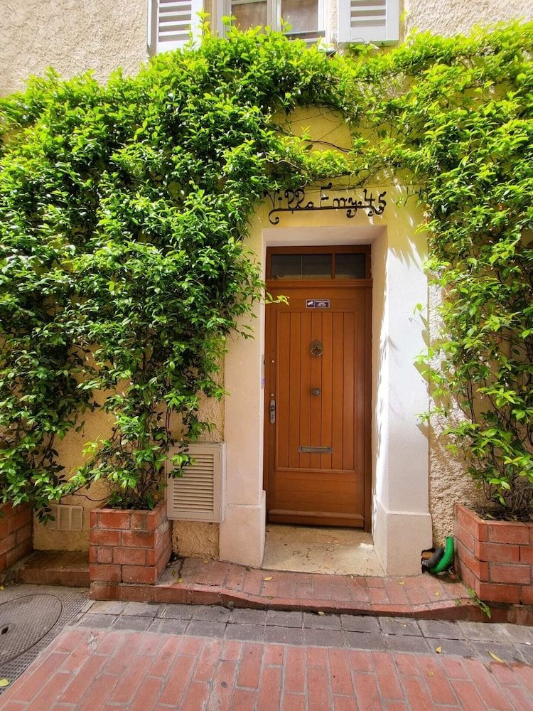 undefined Great brand new 1 bedroom apartment in the center of old Antibes 3