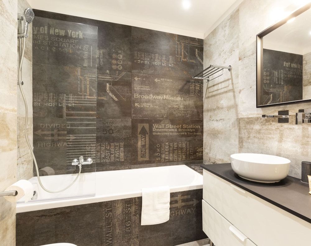 undefined Great brand new 1 bedroom apartment in the center of old Antibes 10