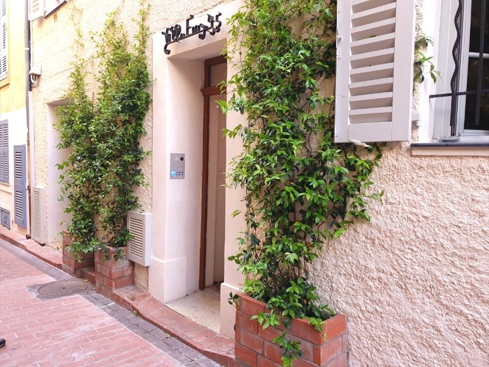 undefined Great brand new 1 bedroom apartment in the center of old Antibes 2