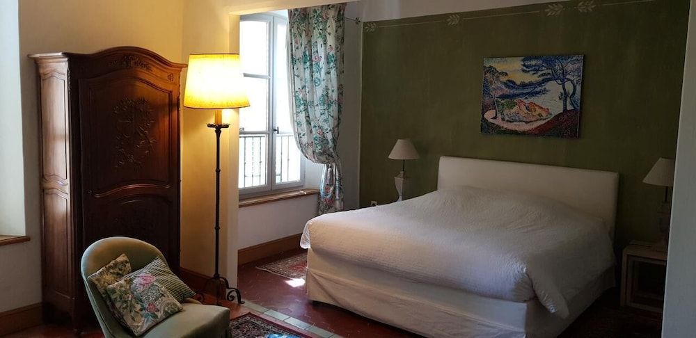 Deluxe Double Room (Laurier)