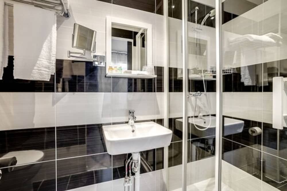 Paris hôtel Standard Double Room, 1 Queen Bed, Non Smoking 5