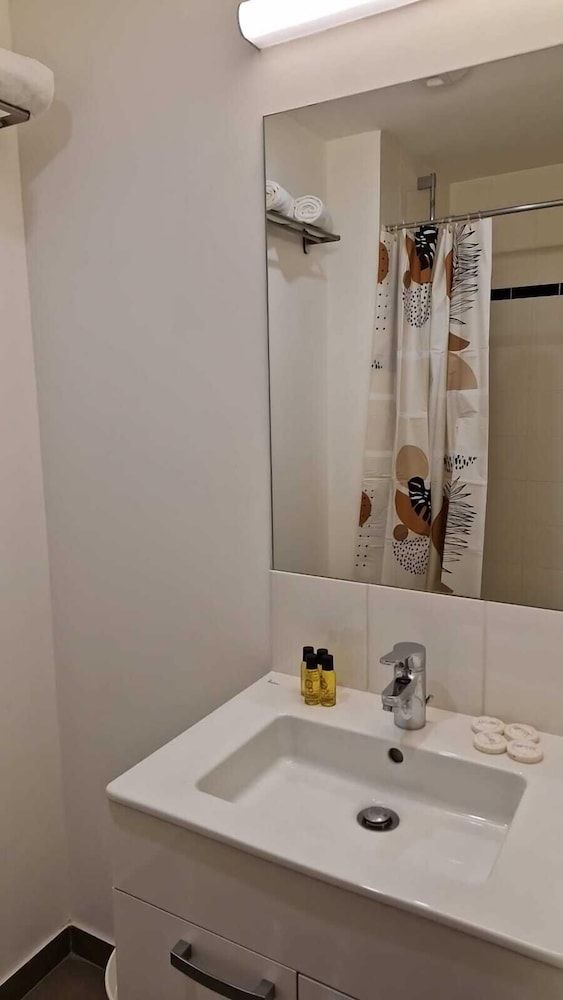 Moov'Appart Hotel Clichy Studio, 2 Twin Beds 6