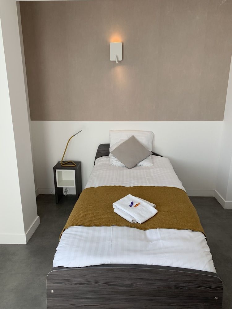 Moov'Appart Hotel Clichy Studio, 1 Twin Bed