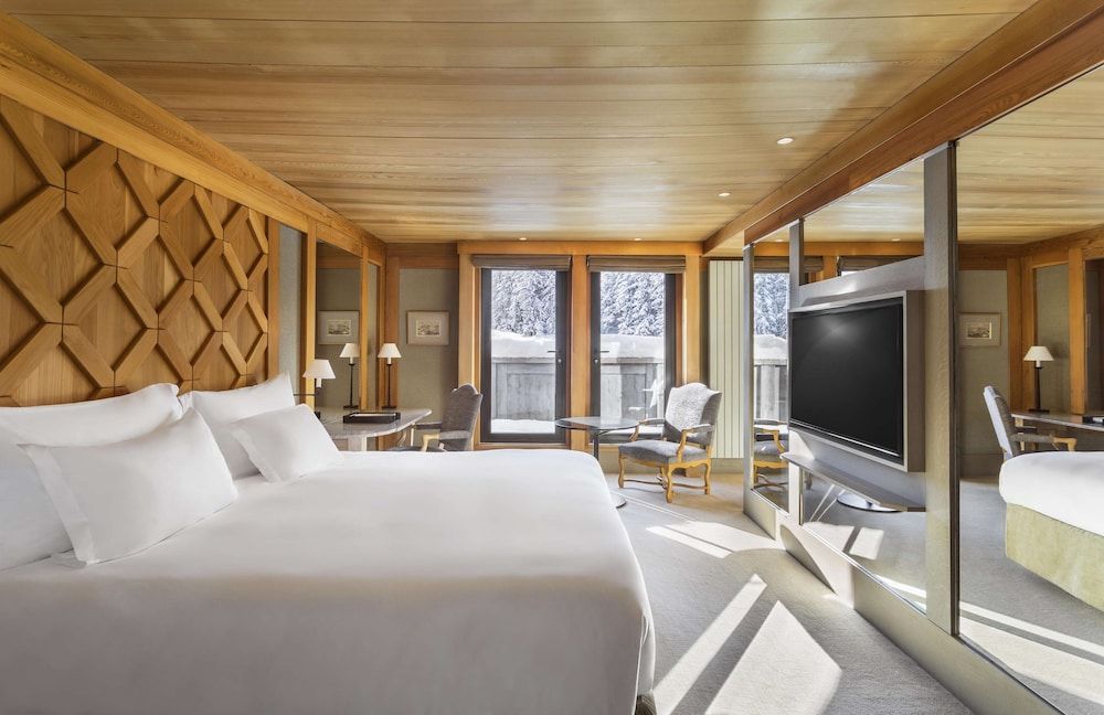 Room (Chambre Ski Piste with Hot Tub)