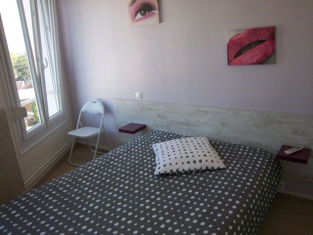 Hotel Le Colbert Single Room, Shared Bathroom 2