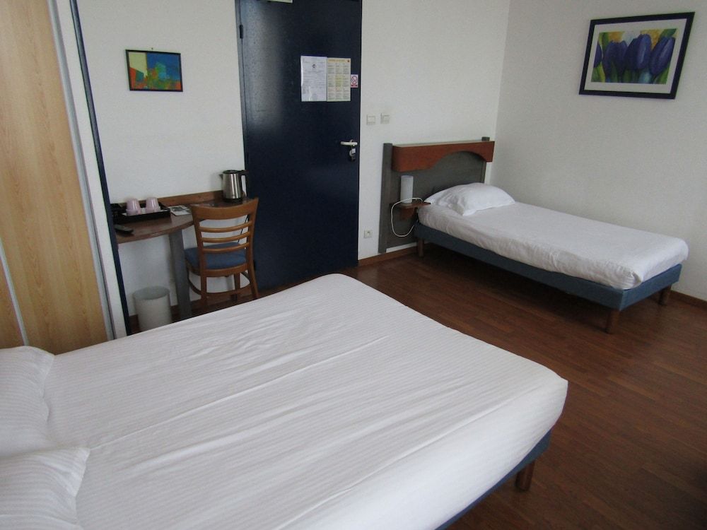 City Triple Room