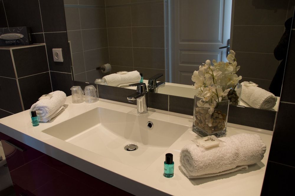 Hotel Le Grand Pavois Double Room, Terrace, Garden Area 4