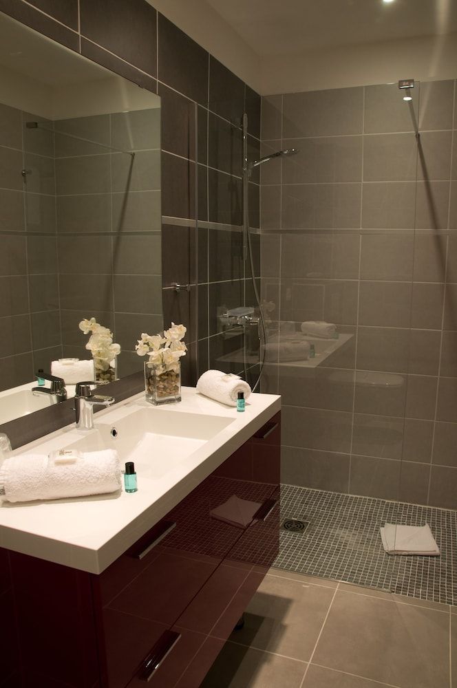 Hotel Le Grand Pavois Double Room, Terrace, Garden Area 3