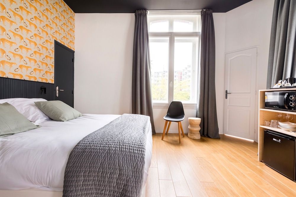Superior Double Room, Ensuite, City View (Albert)