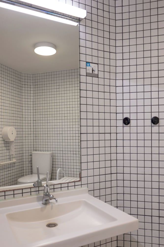 Shared Dormitory, Men only, Shared Bathroom (6 pers)