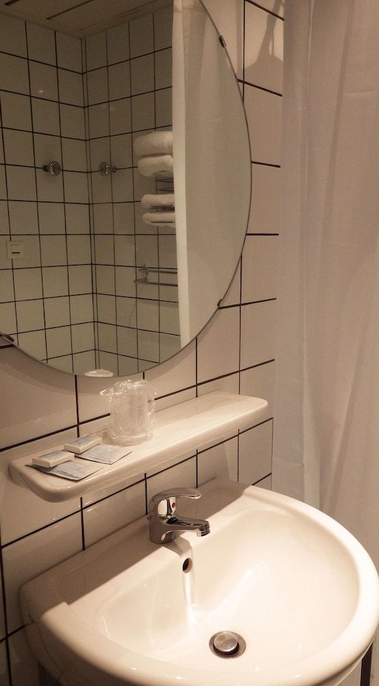 Adonis Lourdes Single Room 3