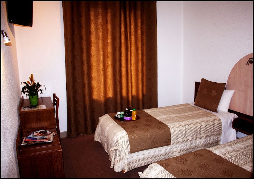 Adonis Lourdes Comfort Double Room, Mountain View 2