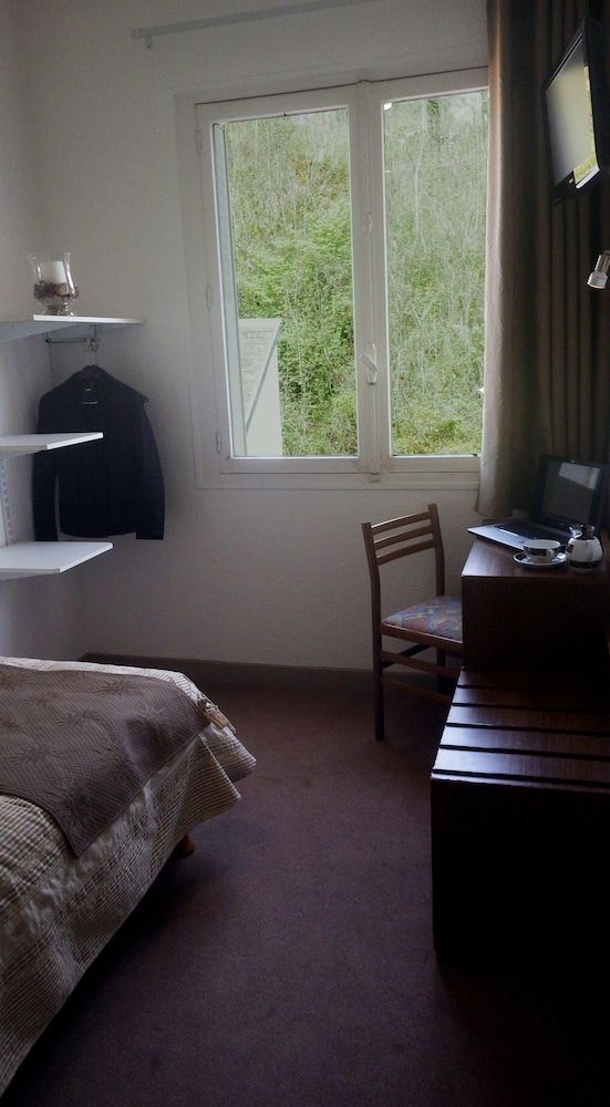 Adonis Lourdes Single Room 4