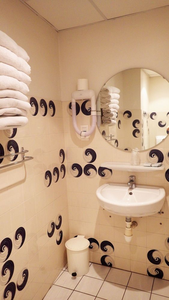 Adonis Lourdes Classic Double Room 4