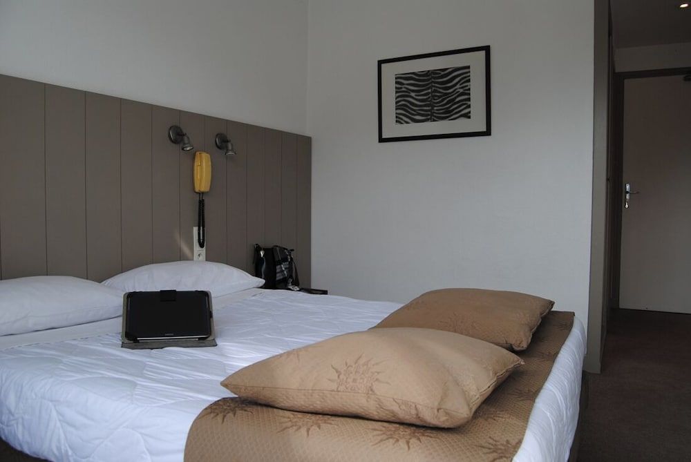 Adonis Lourdes Classic Double Room 3