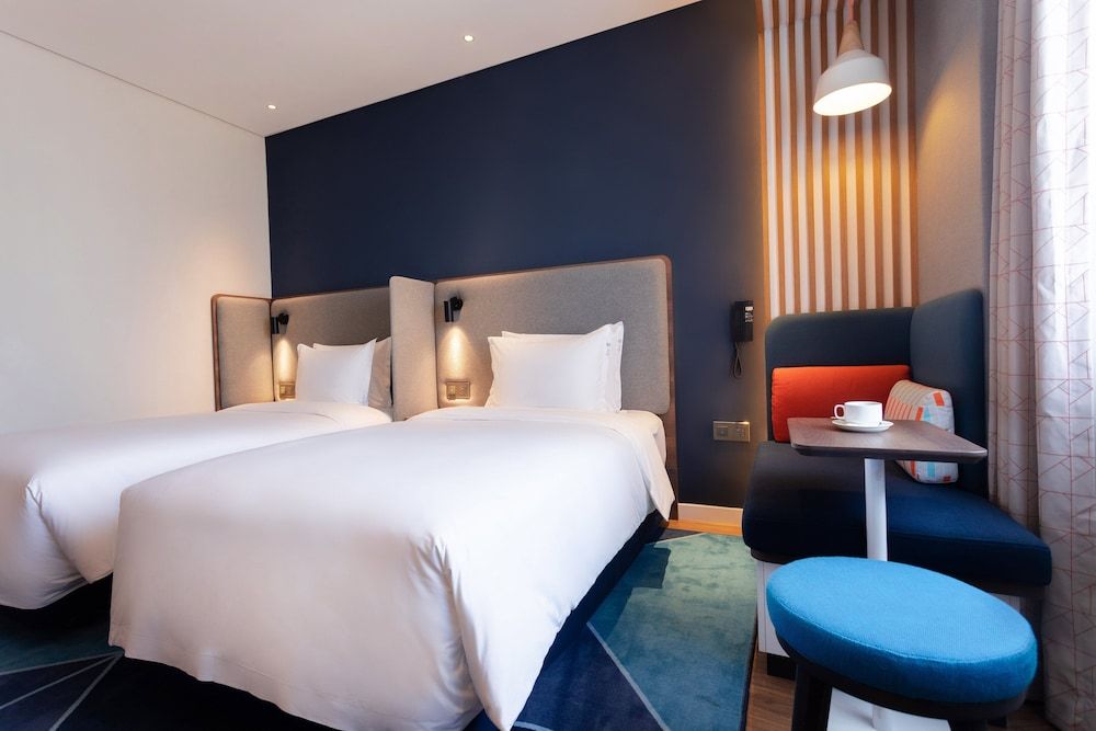 Standard Room, 2 Twin Beds, City View (High Floor)