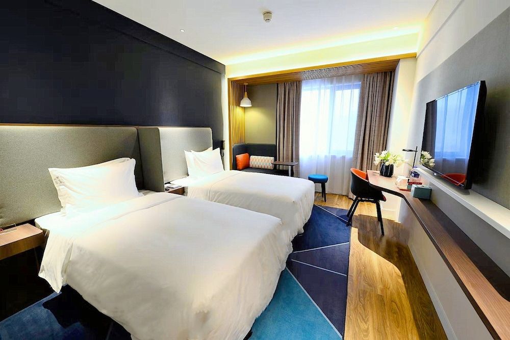 Standard Room, 2 Twin Beds, City View (High Floor)
