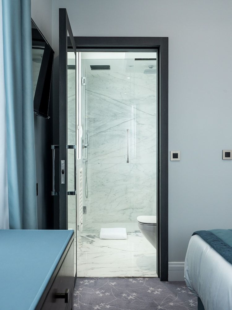 Villa Genesis Deluxe Room, 1 Queen Bed, Pool View 6