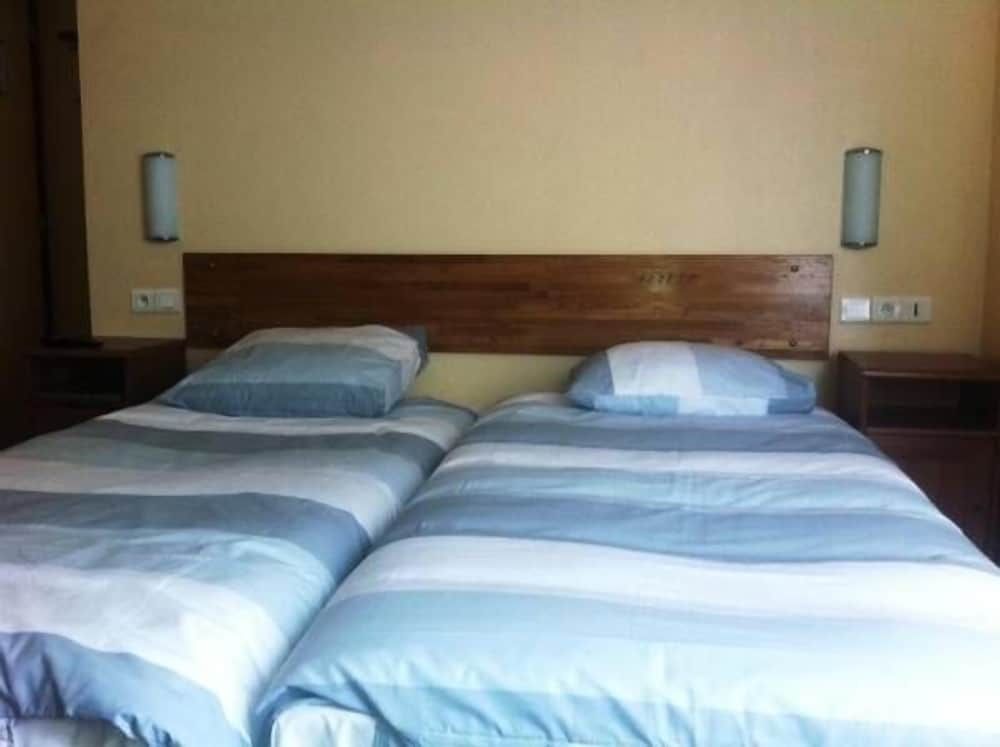 Twin Room, Kitchenette
