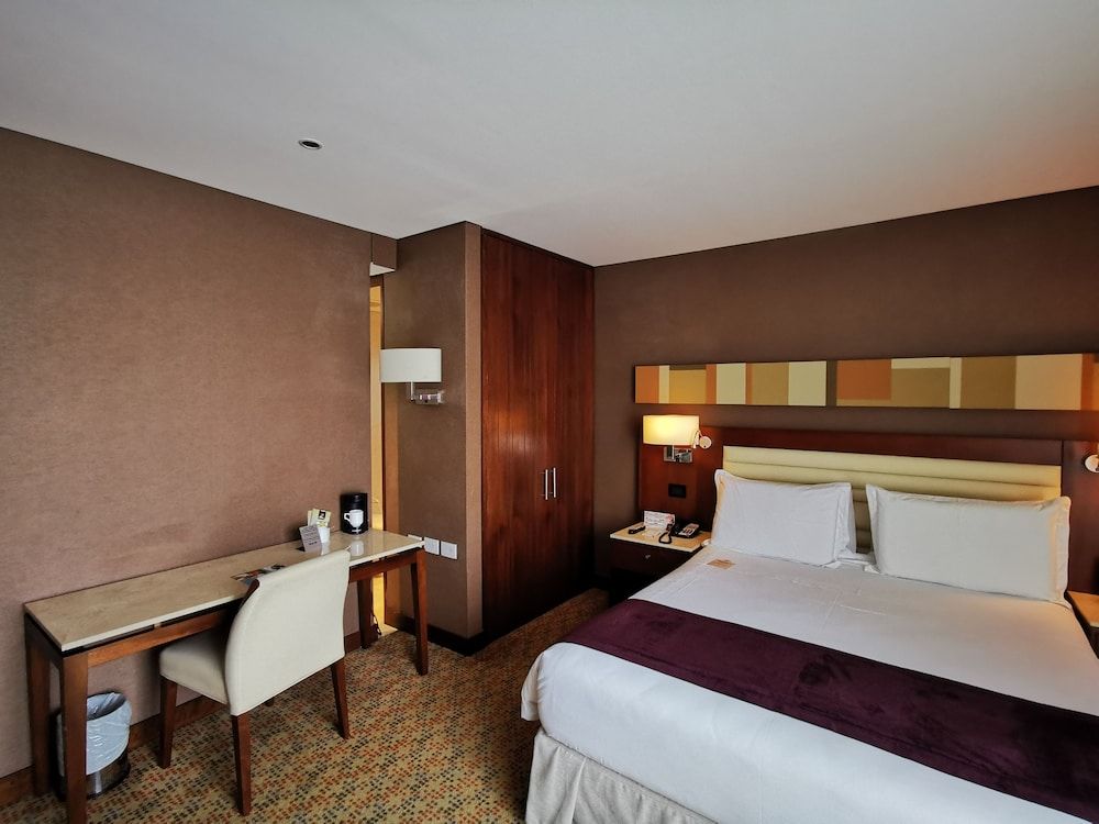 Mercure Bogotá Calle 100 Standard Room, 1 Queen Bed 3