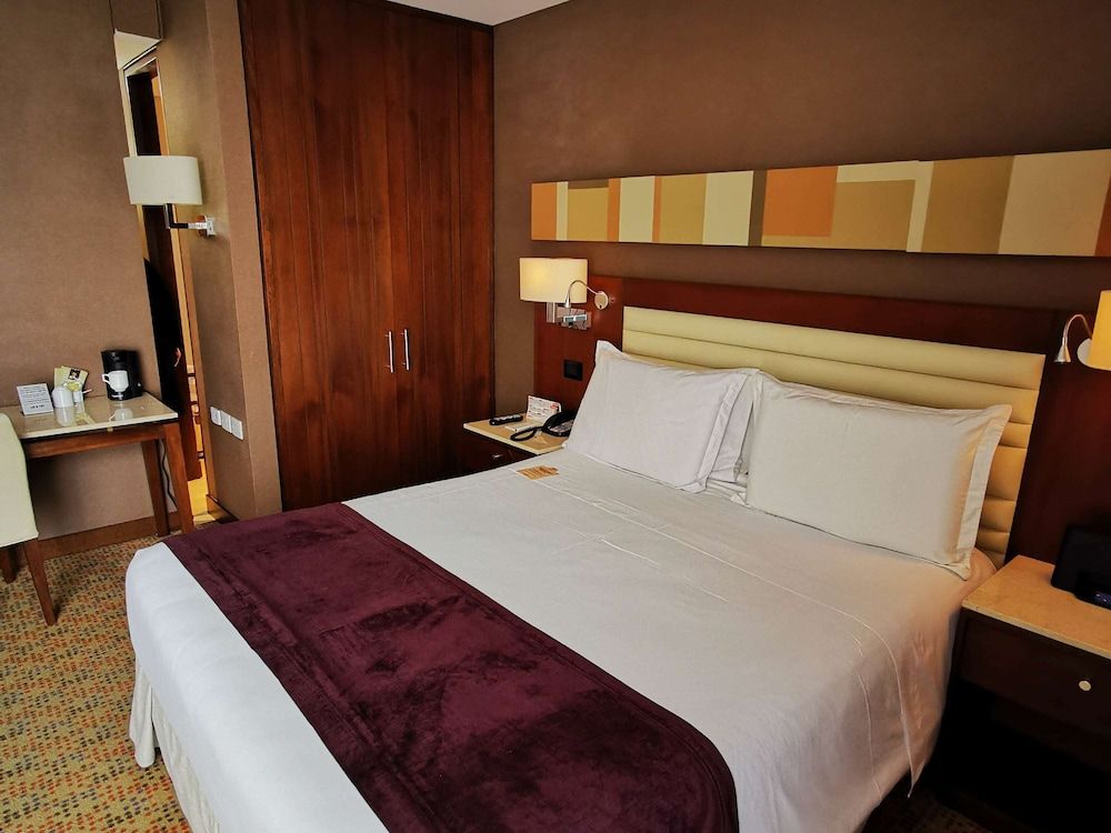 Mercure Bogotá Calle 100 Standard Room, 1 Queen Bed 5