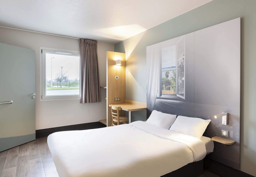 B&B HOTEL Vannes Ouest Golfe du Morbihan Double Room, Mobility Accessible 2