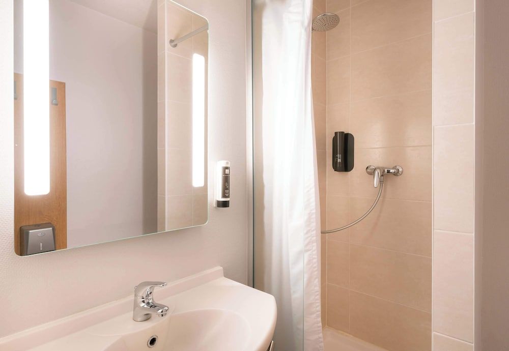 B&B HOTEL Vannes Ouest Golfe du Morbihan Double Room 4