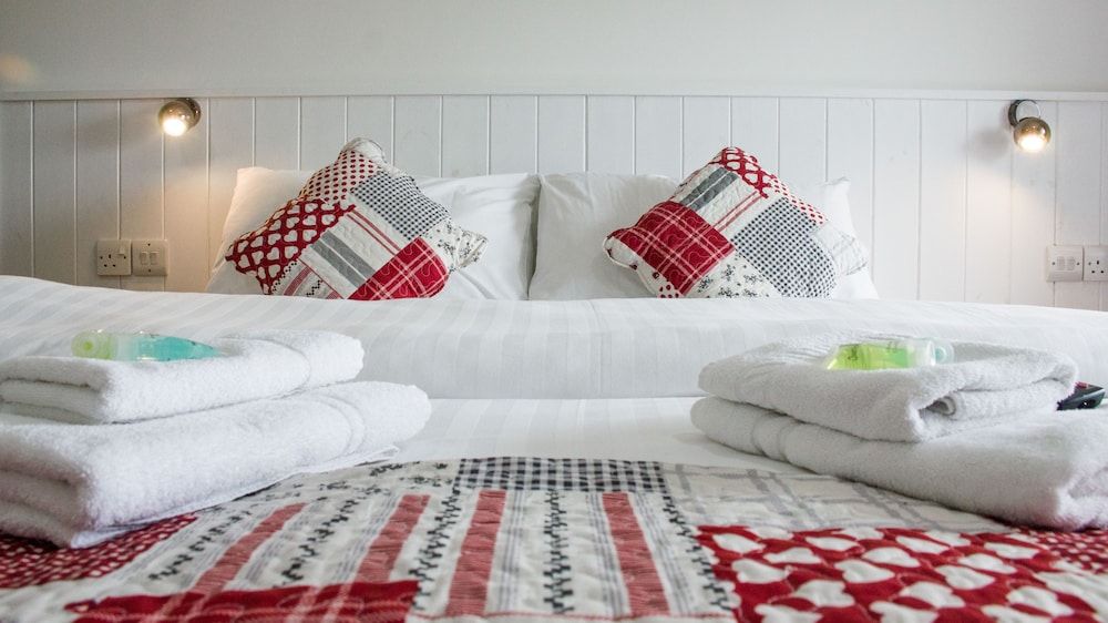 Brathay Hall - Brathay Trust Double or Twin Room, Lake View 6