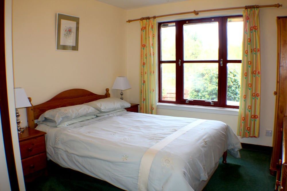 Bungalow, 4 Bedrooms (Lynwood)