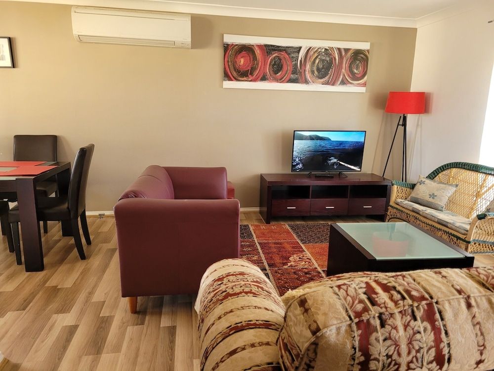 Titania Motel Family Cottage, 3 Bedrooms, Kitchen 7