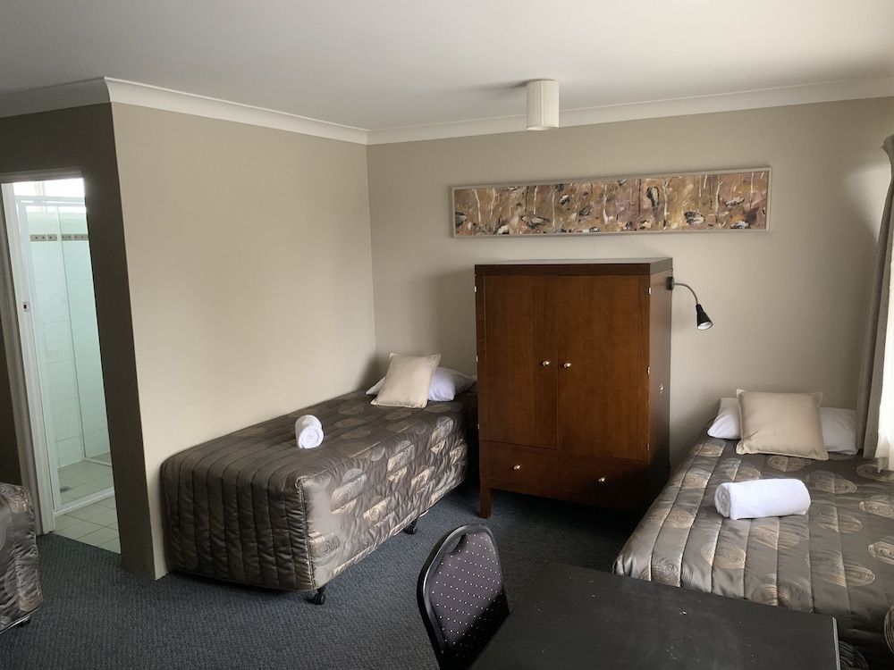 Titania Motel Family Room 2