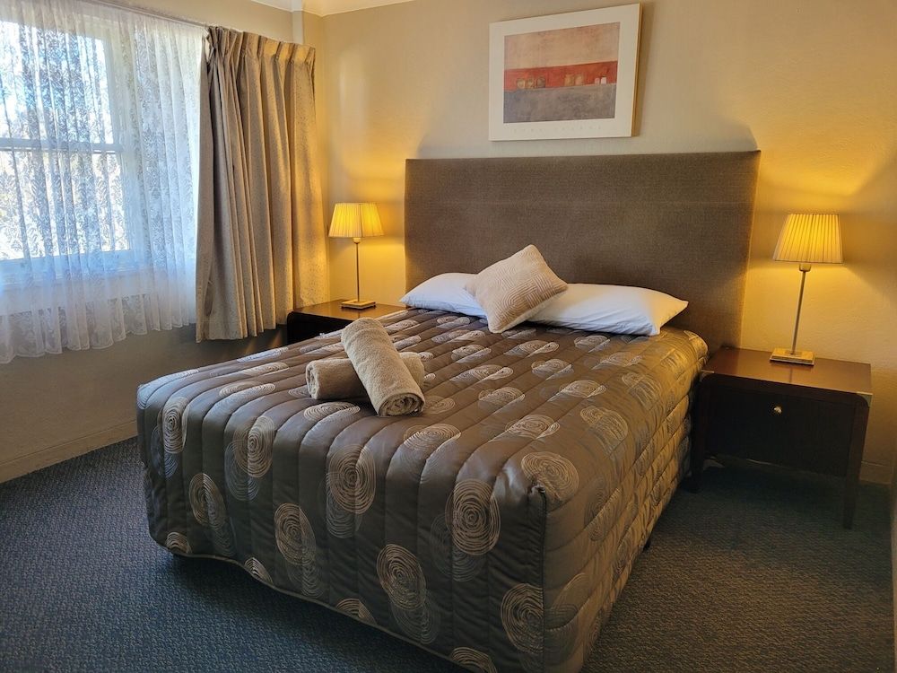 Titania Motel Executive Apartment, 2 Bedrooms, Bathtub, City View 3