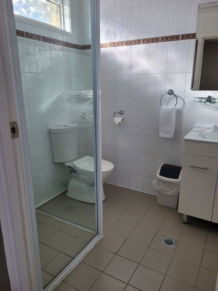 Titania Motel Family Room 5