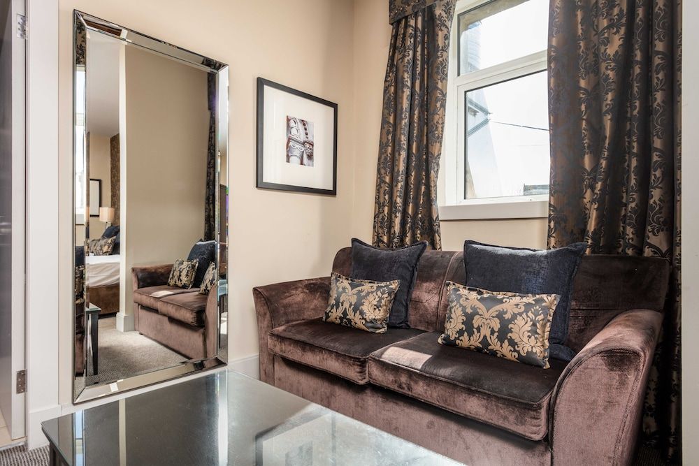 The Kylestrome Hotel Signature Suite 6