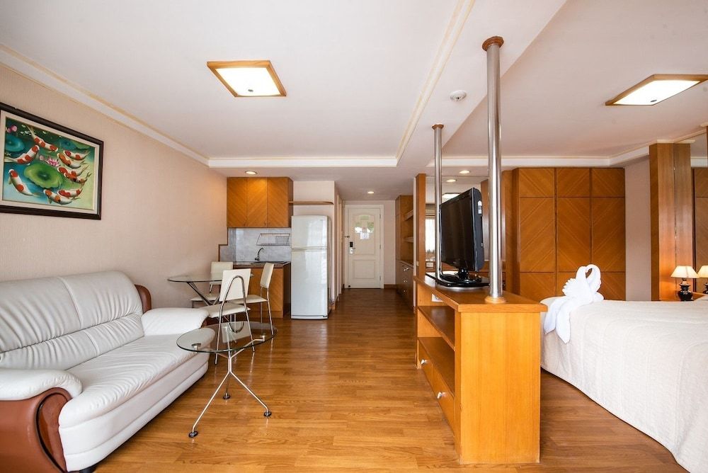 undefined Roseate Ratchada 9