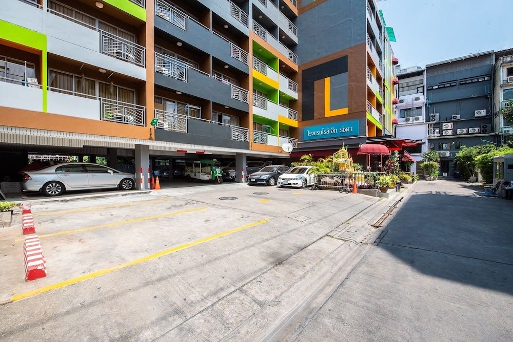 undefined Roseate Ratchada 3