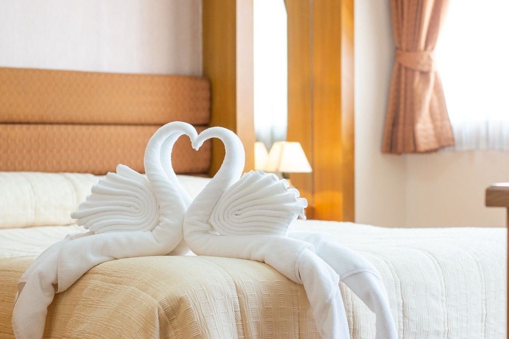 undefined Roseate Ratchada 6