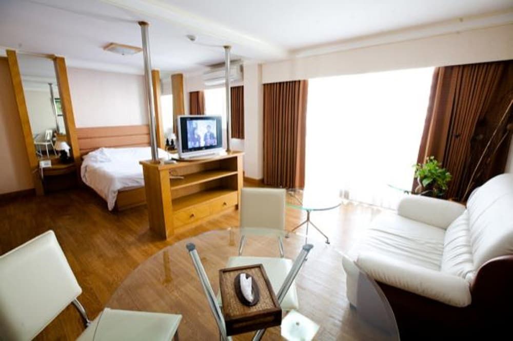 undefined Roseate Ratchada 8