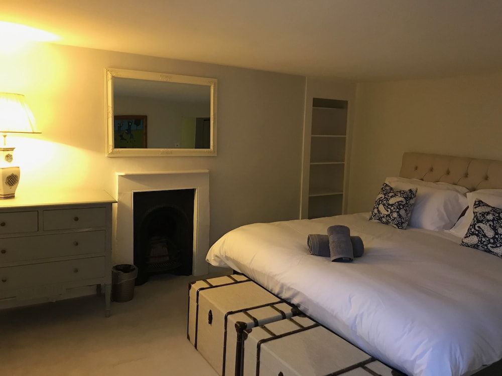 St James Square House 8