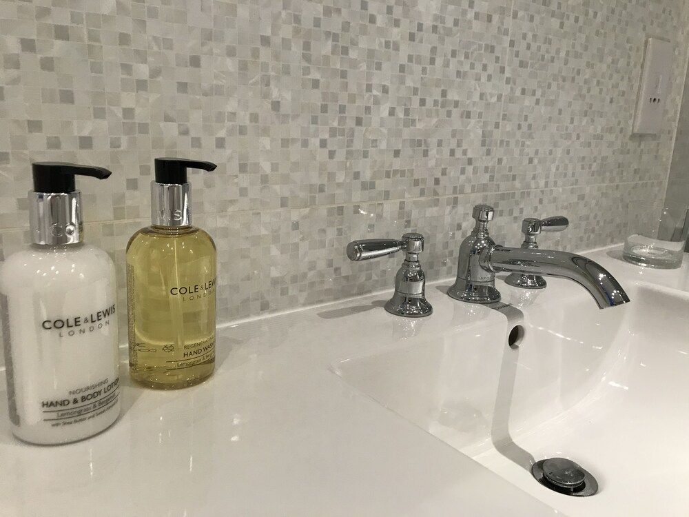 St James Square House 9