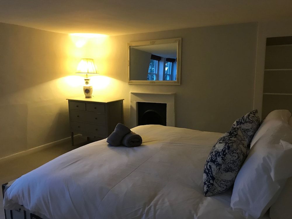 St James Square House 7