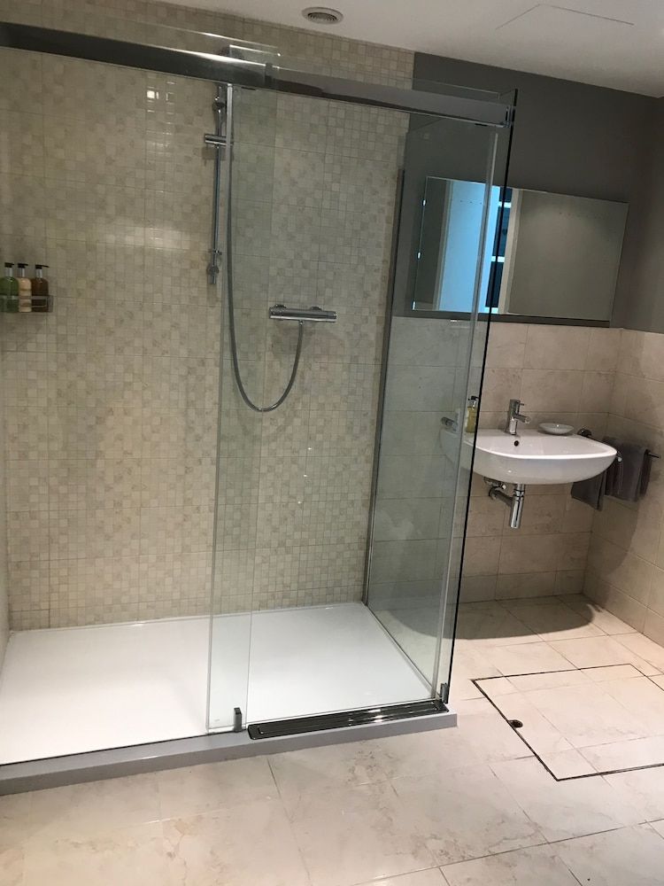 St James Square House 12