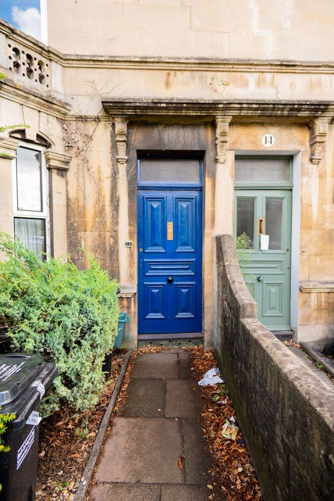 undefined Windsor Apartment with Parking 2