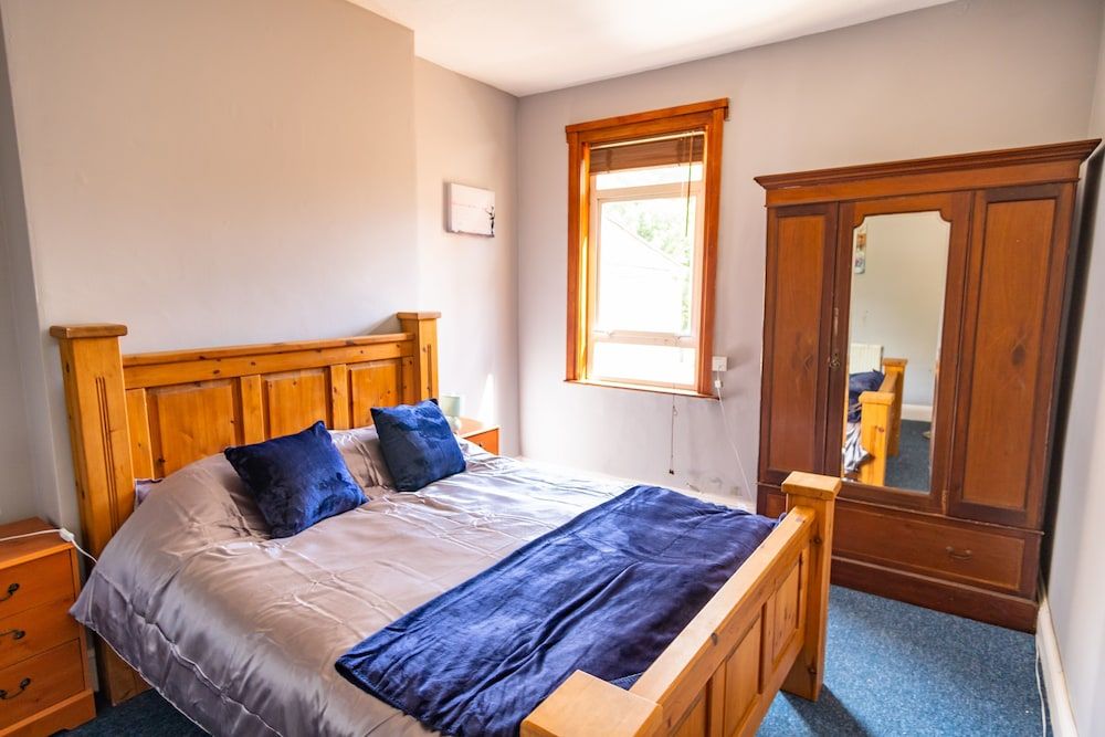 undefined Windsor Apartment with Parking 6