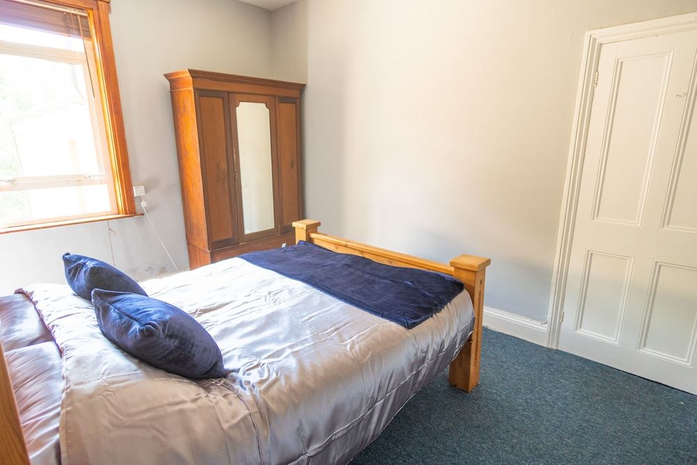 undefined Windsor Apartment with Parking 9