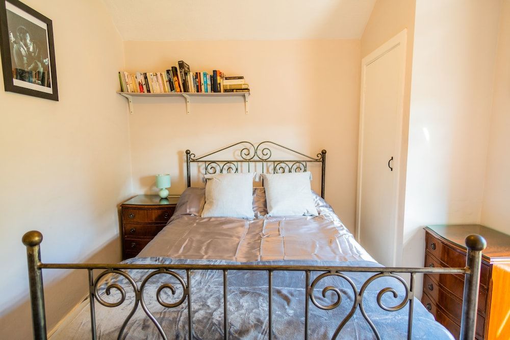 undefined Windsor Apartment with Parking 8