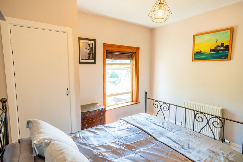 Windsor Apartment with Parking Apartment 12