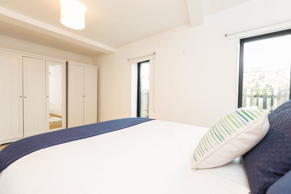 undefined The Cliffside Chalet - Warm & Modern 3bdr Riverside Home 6