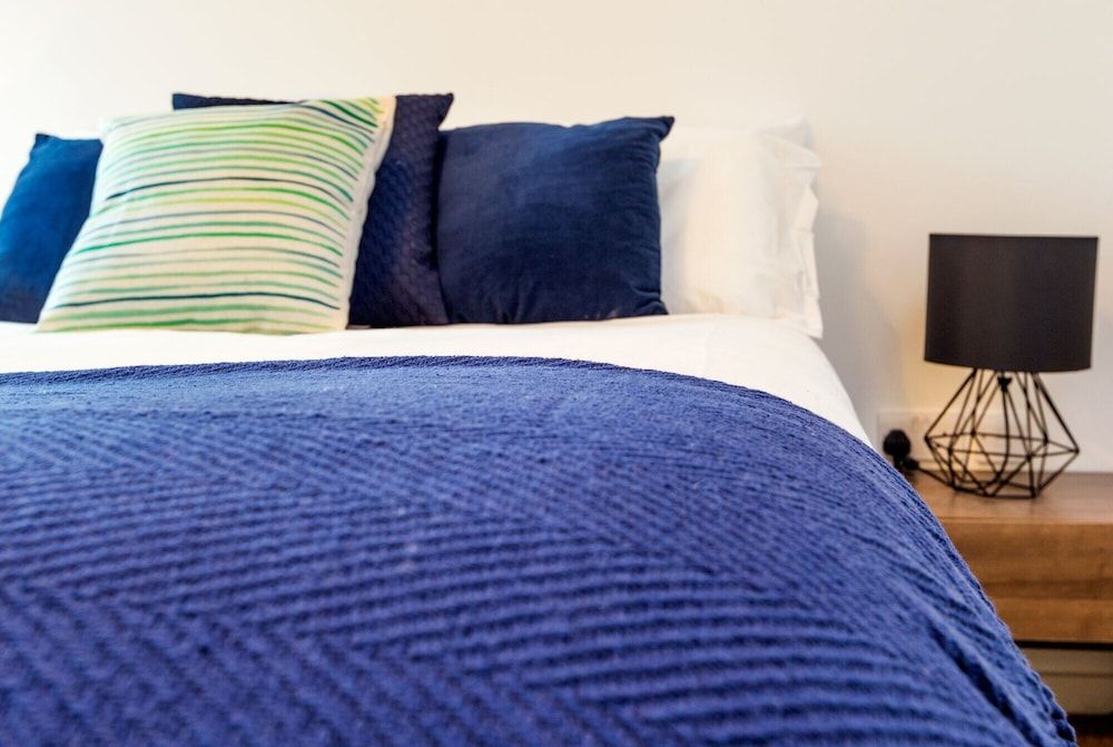 undefined The Cliffside Chalet - Warm & Modern 3bdr Riverside Home 5